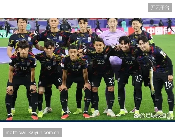 孙兴慜与李刚仁的连线效率将直接决定韩国队攻击线的上限。 孙兴慜与李刚仁的连线效率将直接决定韩国队攻击线的上限。